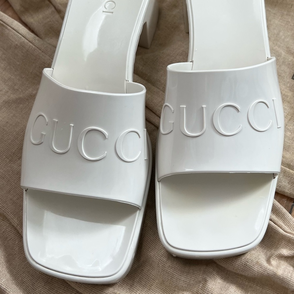 Gucci Women's rubber slide sandal - white